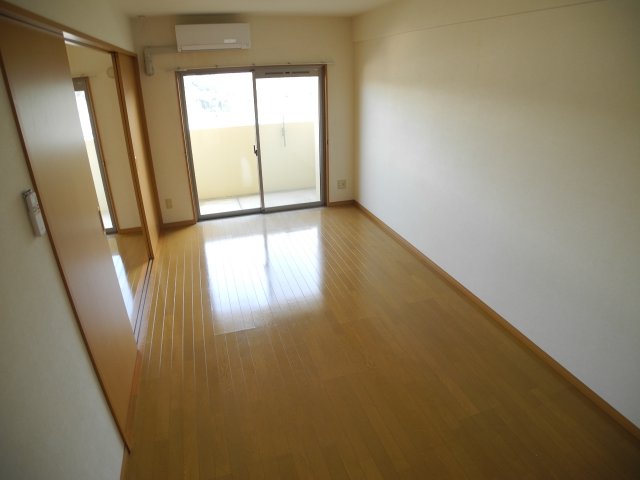 居室・リビング　※室内画像は別号室のもの