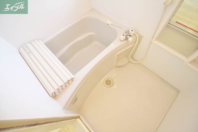 バス・シャワールーム　お風呂に窓ありますよー