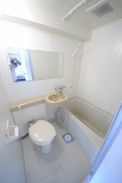 バス・シャワールーム　写真は２２０号室