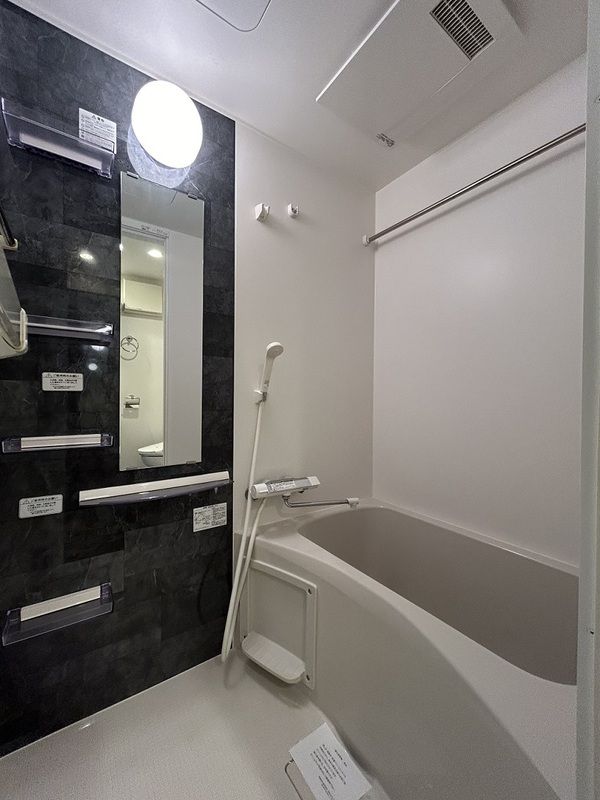 バス・シャワールーム　同物件別部屋写真