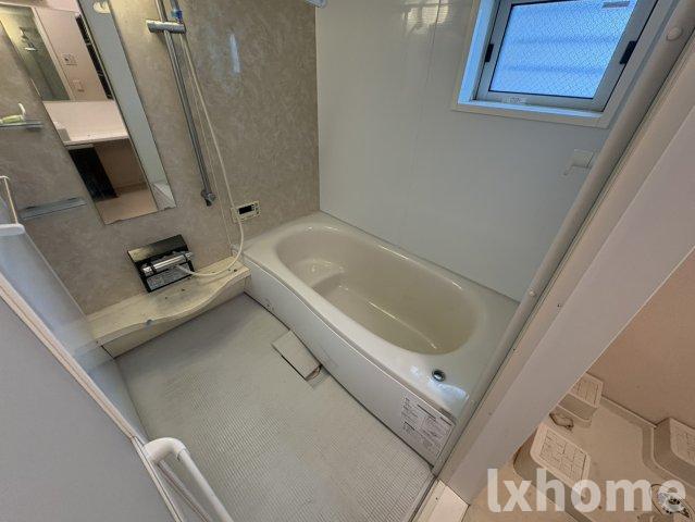 バス・シャワールーム　コンパクトで使いやすいお風呂です