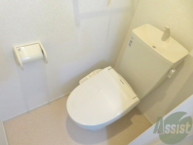 トイレ　ウォシュレット機能がついたトイレです。安心して使用できますね