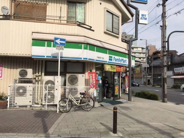 コンビニ　ファミリーマート（コンビニ）まで159m