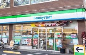 コンビニ　ファミリーマート（コンビニ）まで280m