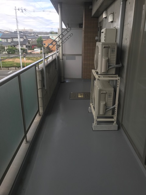 バルコニー　バルコニーはとっても広い！晴れの日には洗濯物もいっぱい干せち