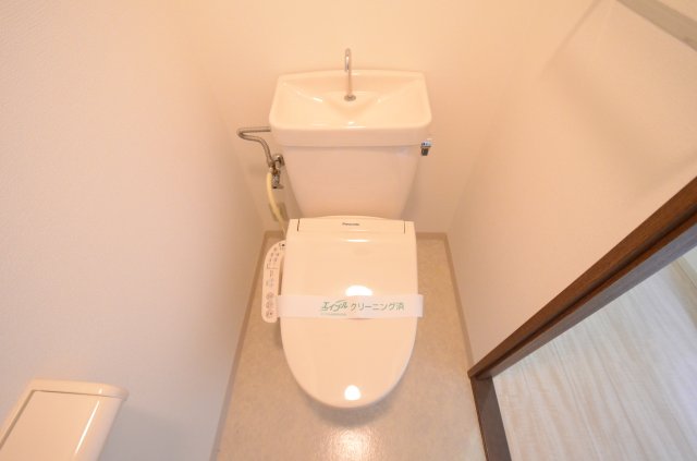 トイレ　シンプルで掃除のしやすいトイレです♪