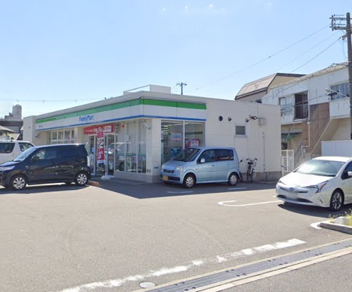 コンビニ　ファミリーマート（コンビニ）まで206m