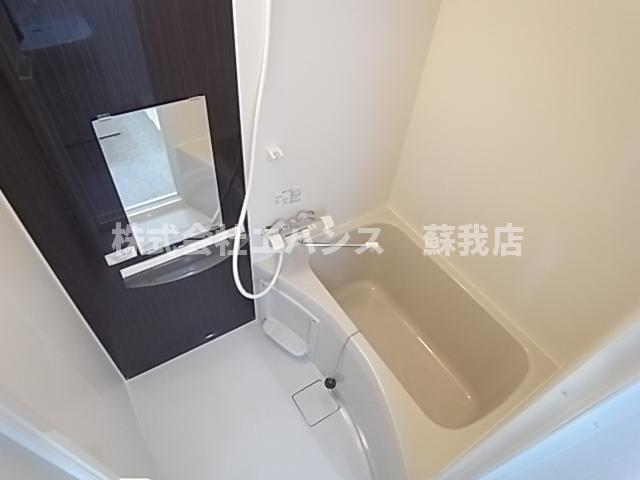 バス・シャワールーム　コンパクトで使いやすいお風呂です