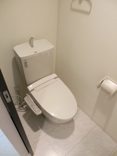 トイレ　ウォシュレット付で快適ですね