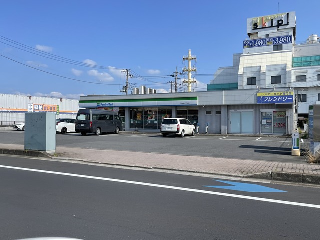 コンビニ　ファミリーマート千葉都町三丁目店（コンビニ）まで652m