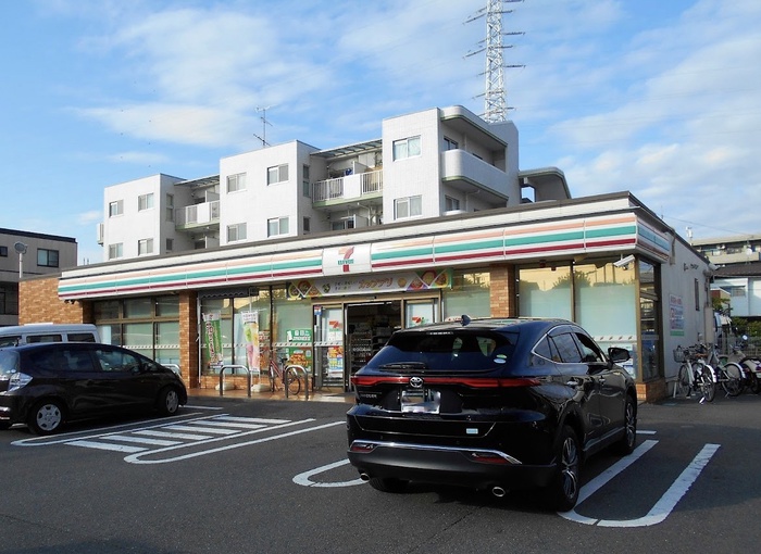 コンビニ　セブンイレブン（コンビニ）まで162m