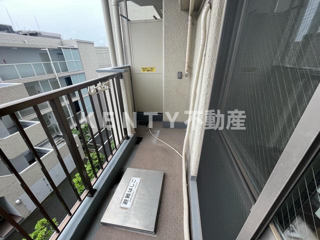 バルコニー　外からの目が気にならないバルコニーで洗濯物が干せます