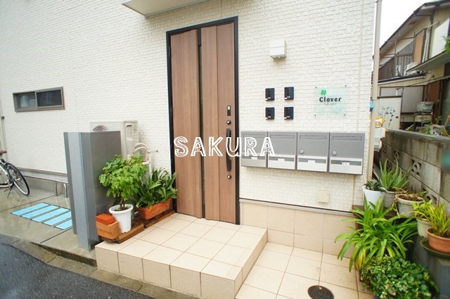 エントランス　管理の行き届いたエントランスです♪