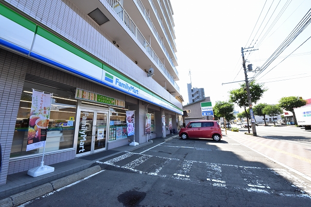 コンビニ　ファミリーマート札幌澄川4条店（コンビニ）まで383m