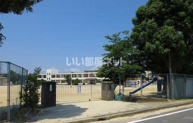 小学校　松阪市立中川小学校（小学校）まで134m