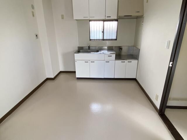 キッチン　コンパクトなキッチンで掃除もラクラク