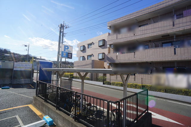 眺望　バルコニーからの景色です！圧迫感がないので暮らしやすい♪