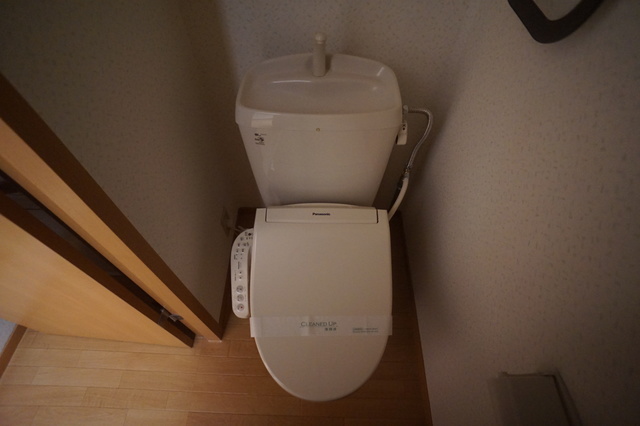 トイレ　白を基調とした空間で清潔感のあるトイレです♪