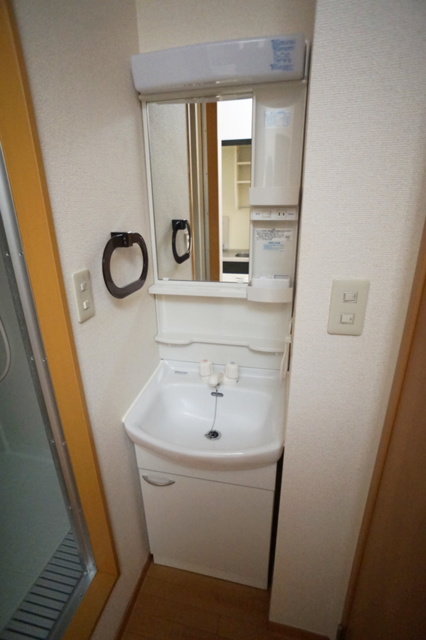 洗面設備　洗面台は人気の独立タイプ！毎日のお出かけ準備もラクラクです☆