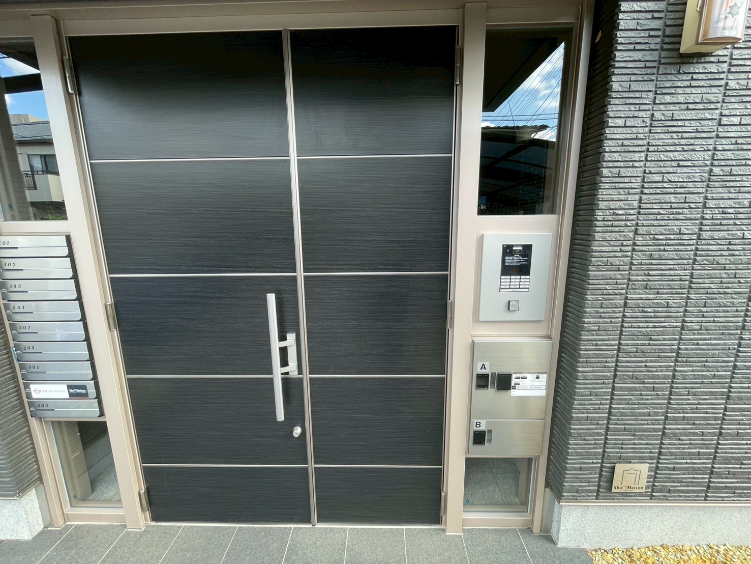 エントランス　オートロック完備