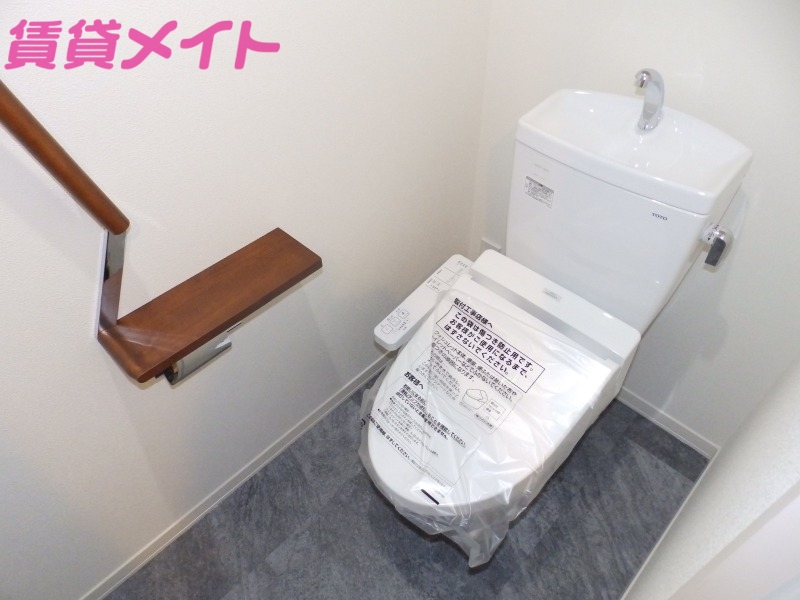 トイレ　同型参考写真