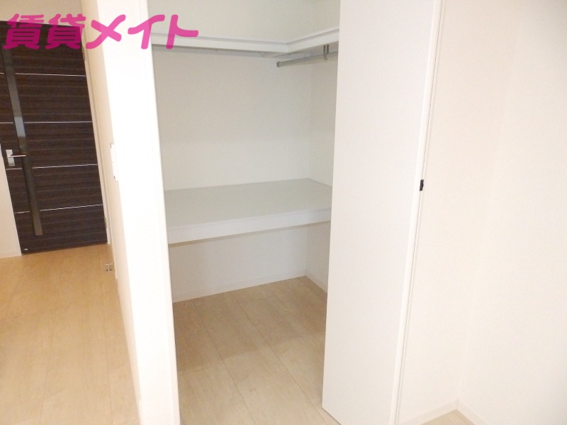 収納　同型参考写真