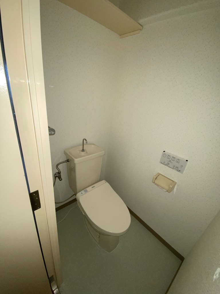 トイレ　シンプルで掃除のしやすいトイレです！