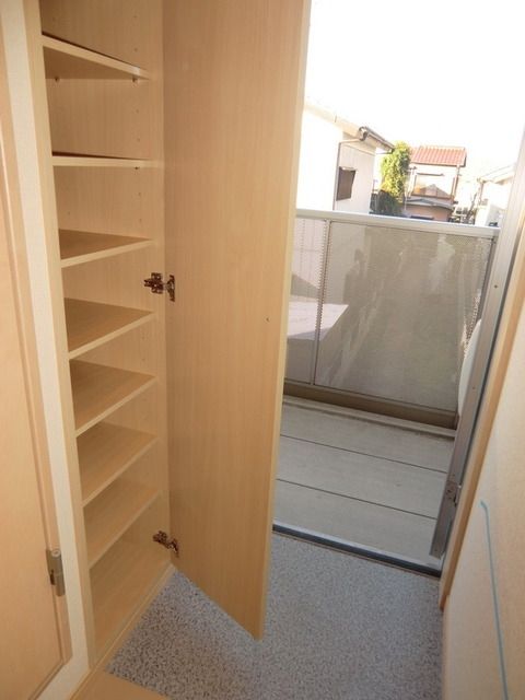 玄関　下駄箱付き