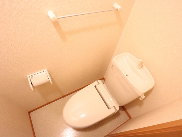 トイレ　暖房便座になっています