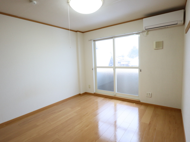 居室・リビング　南西向きで明るい室内☆