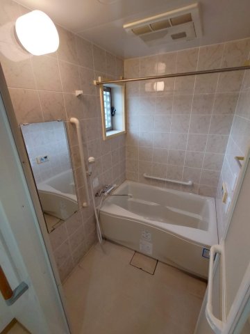 バス・シャワールーム　※別部屋参考写真