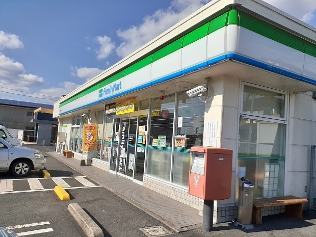 その他　ファミリーマート粟野名店（その他）まで900m