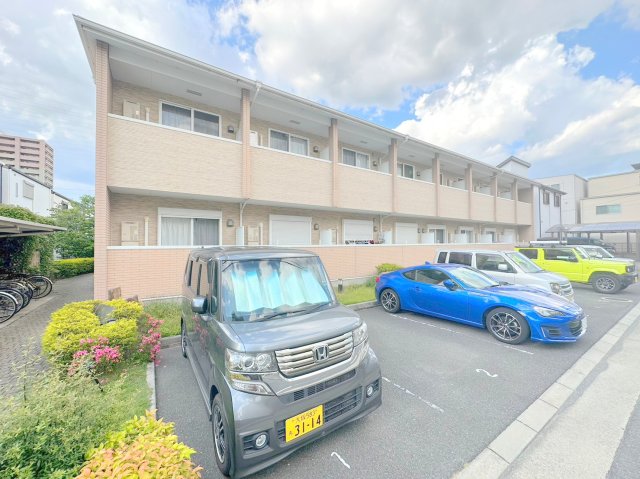 建物外観　存在感のある外観は落ちついた色合いで、堂々としていますね。