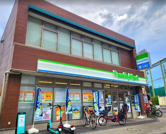 コンビニ　ファミリーマート麻布運動場前店（コンビニ）まで124m