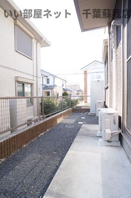 バルコニー　暖かな日差しのふりそそぐバルコニー