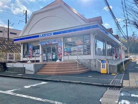 コンビニ　ローソン 吹田豊津中学校前店（コンビニ）まで300m