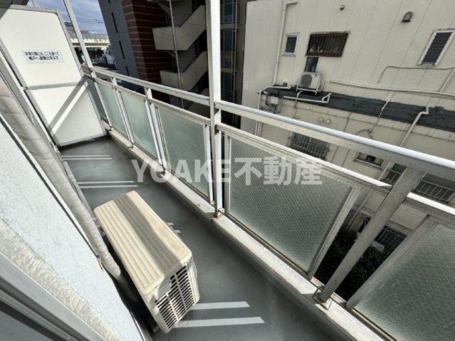 バルコニー　別部屋のお写真となります。現況優先