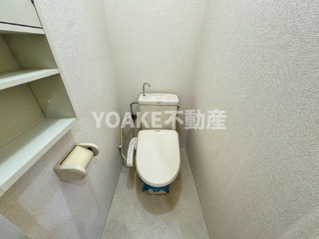 トイレ　別部屋のお写真となります。現況優先