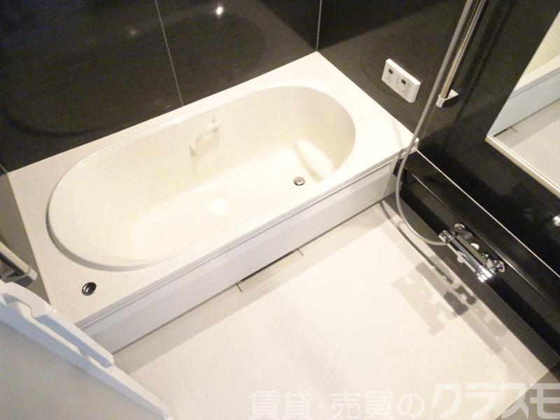 バス・シャワールーム　浴室乾燥機＆追焚機能付き広々バスルーム♪