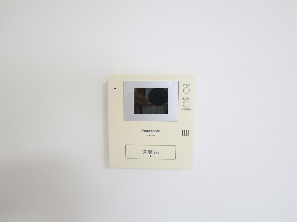 セキュリティ　モニターフォンが付いているので、来訪者の確認ができ安心です。