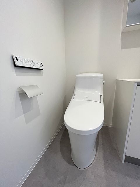 トイレ　※写真は同タイプ住戸です。