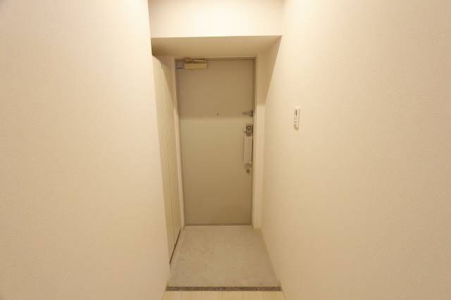玄関　２０３号室撮影。