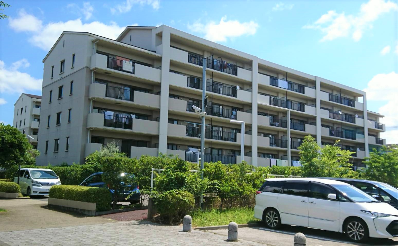 建物外観　採光・通風良好です♪