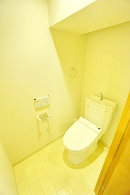 トイレ　同物件別部屋写真