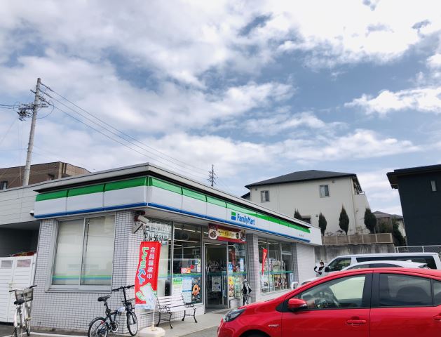 コンビニ　ファミリーマート（コンビニ）まで160m