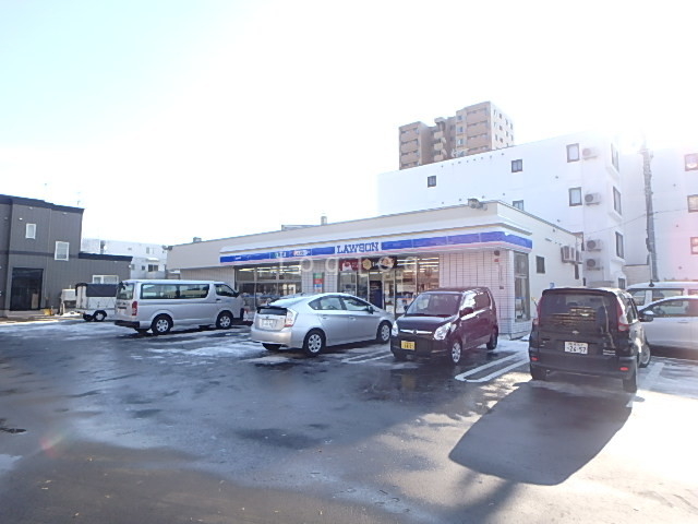 コンビニ　ローソン札幌北17条東7店（コンビニ）まで238m