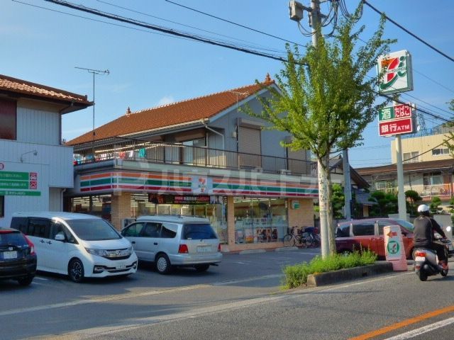 コンビニ　セブンイレブン草加谷塚1丁目店（コンビニ）まで220m