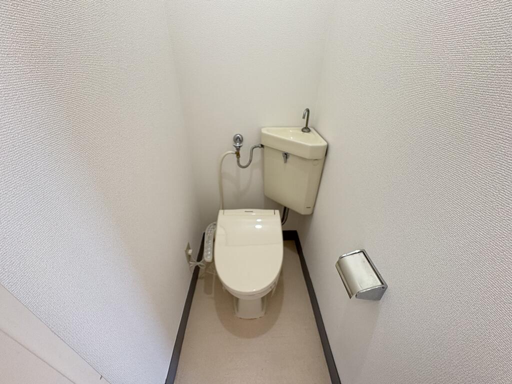 トイレ　ウォシュレットに変更になります。