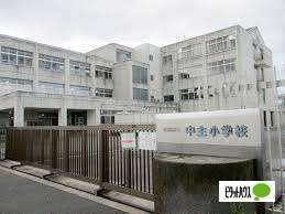 小学校　野洲市立中主小学校（小学校）まで641m