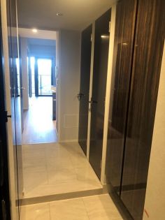 玄関　同マンション別部屋参照。